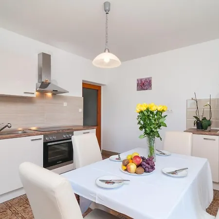 Victoria Apartment