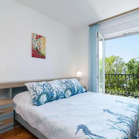 Victoria Apartment *